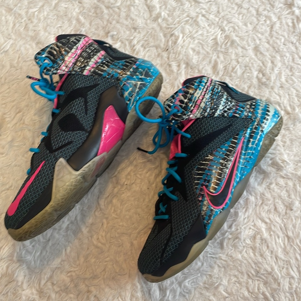 Nike LeBron James 7Y Basketball High Top Sneakers - Picture 4 of 7